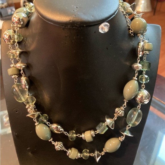 Jewelry - Elegant Green and Silver Beaded Necklace